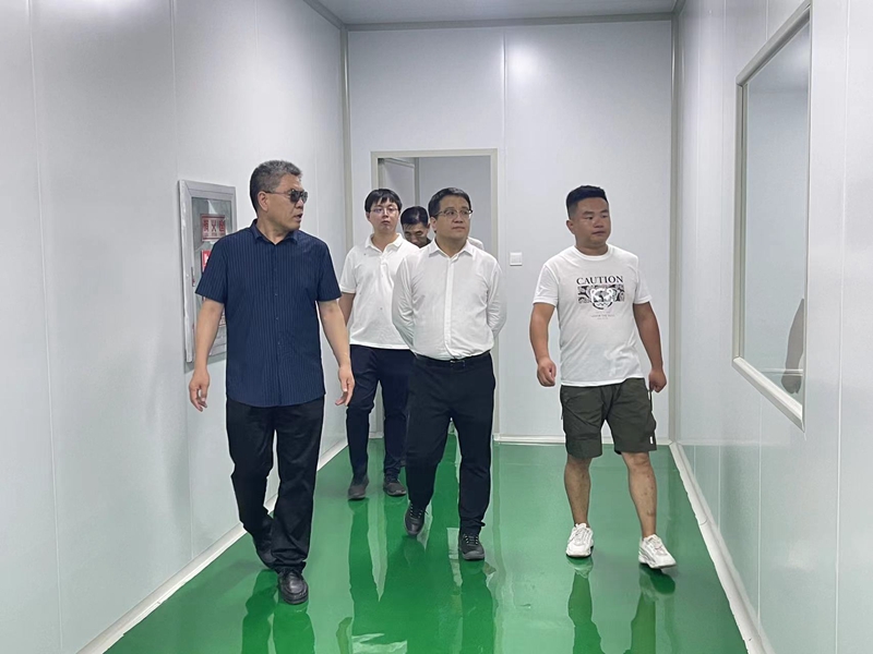 石嘴山市惠農(nóng)區(qū)委副書記、區(qū)長馬仲武 蒞臨寧夏興康恒潤農(nóng)業(yè)科技發(fā)展有限公司指導工作