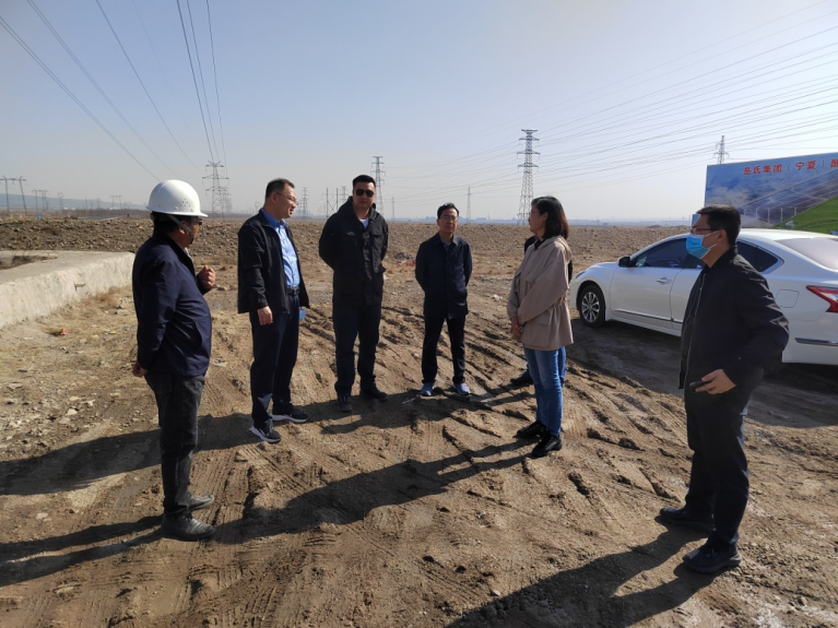 石嘴山市科技局黨組書記、局長周福禎，惠農(nóng)區(qū)委常委、組織部部長杜春紅到興康恒潤調(diào)研