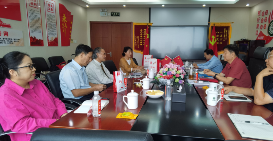 岳氏集團(tuán)與朱元曾會(huì)長共商大健康未來 三大特膳食品方案引領(lǐng)功能食品新方向